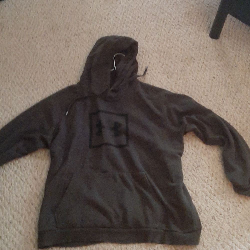 Under Armour sweatshirt